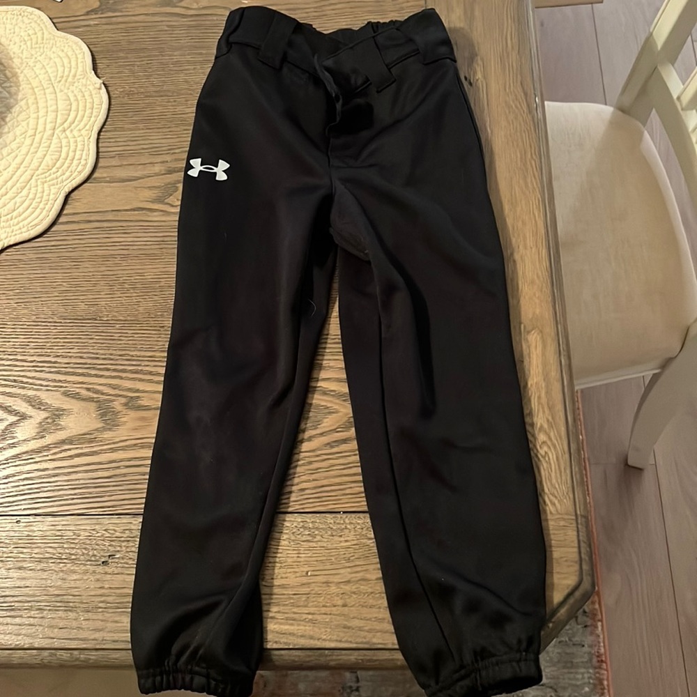 Boys Size 5 Black Under Armour Baseball Pants